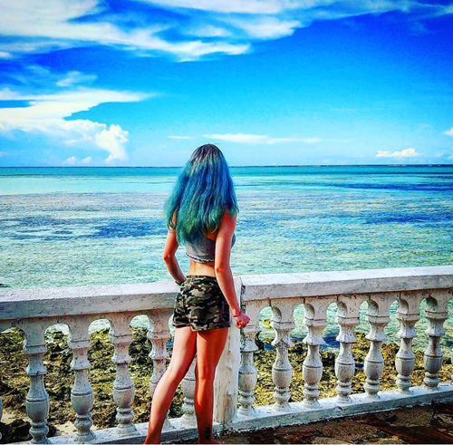 53 Best Photos Shakira Blue Hair : Wallpaper Sea Beach ...